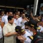 Ketua Umum Partai Gerindra Prabowo Subianto saat bersama Masyarakat. (Facbook.com/@Prabowo Subianto)
