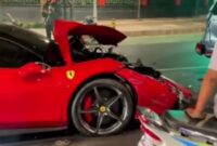 Insiden Ferrari Tabrak 2 Mobil di Bundaran Senayan. (Instagram.com/@wafarel98) 
