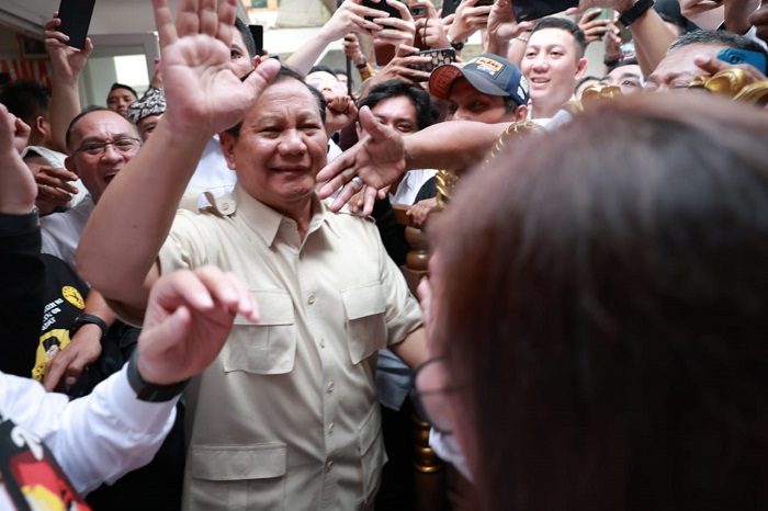 Ketua Umum Partai Gerindra Prabowo Subianto saat bersama Masyarakat. (Facbook.com/@Prabowo Subianto)
