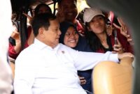 Ketua Umum Partai Gerindra Prabowo Subianto saat bersama Masyarakat. (Facbook.com/@Prabowo Subianto)