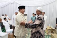 Calon presiden nomor urut 2, Prabowo Subianto bersilaturahmi dengan 68 kiai di Pondok Pesantren Langitan, Tuban, Jawa Timur. (Dok. TKN Prabowo Gibran)