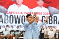 Ketua Umum Partai Gerindra Prabowo Subianto bersama Wali Kota Surakarta Gibran Rakabuming. (Facebook.com/@Prabowo Subianto)