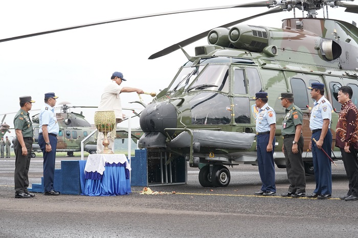 Menteri Pertahanan (Menhan) Prabowo Subianto mendorong kerja sama antara industri pertahanan RI PT Dirgntara Indonesia dengan produsen pesawat. (Dok. TIm Media Prabowo)

