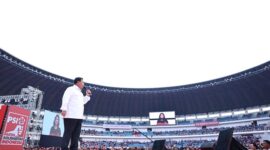 calon presiden nomor urut 2 Prabowo Subianto tampil di HUT Partai Solidaritas Indonesia (PSI) ke-9 di Stadion Jatidiri, Semarang. (Dok. Tim Media Prabowo-Gibran)