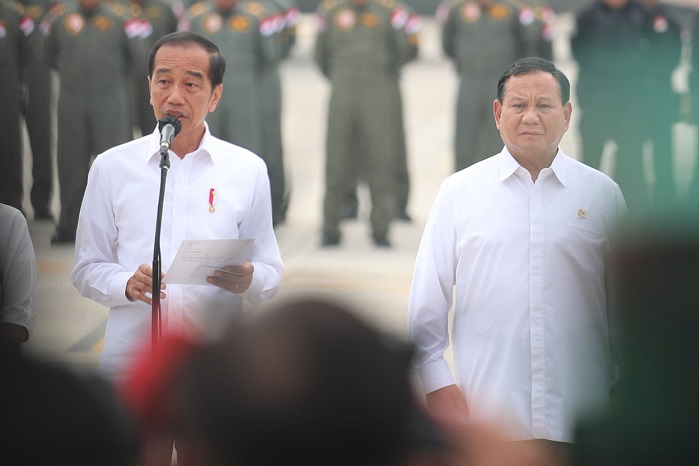 Presiden RI Joko Widodo bersama Menteri Pertahanan sekaligus presiden RI terpilih Prabowo Subianto. (Facebook.com @Prabowo Subianto)
